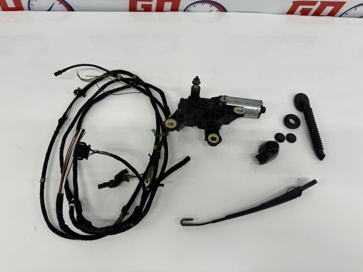 01-05 Volkswagen Passat Wagon B5.5 Rear Back Glass Wiper Motor 3B9 955 711 C