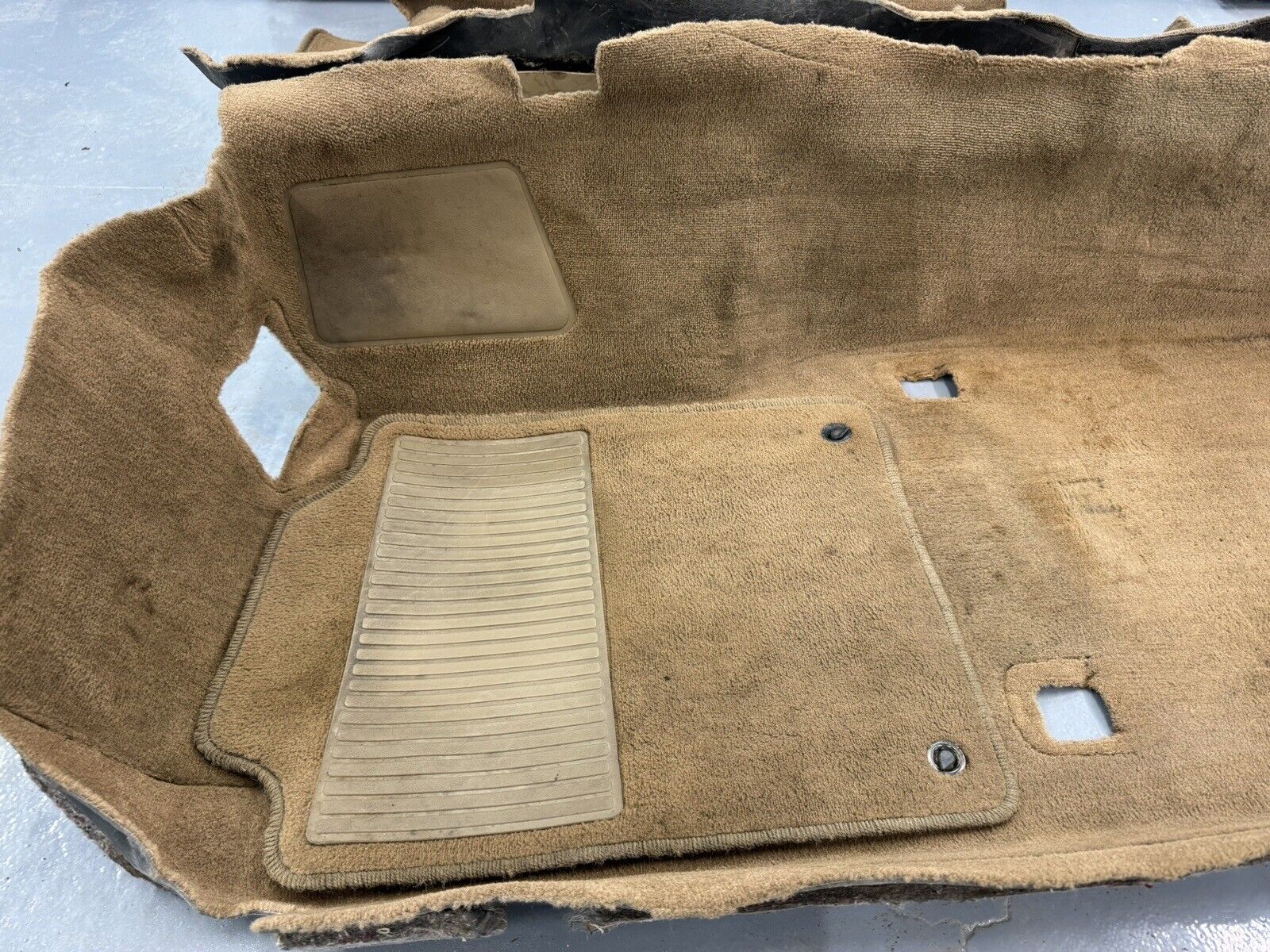 97-04 CORVETTE C5 OEM CABIN AREA CARPET OAK DRIVER PASSENGER USED #0001